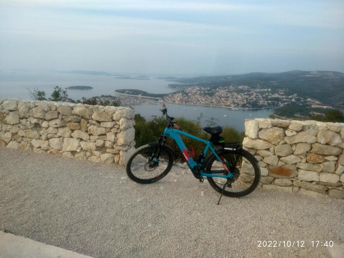 Wellness Ra- Enjoy Our Jaccuzi, Sauna, E Bike ,fitness , Waterskiing Apartment Primošten