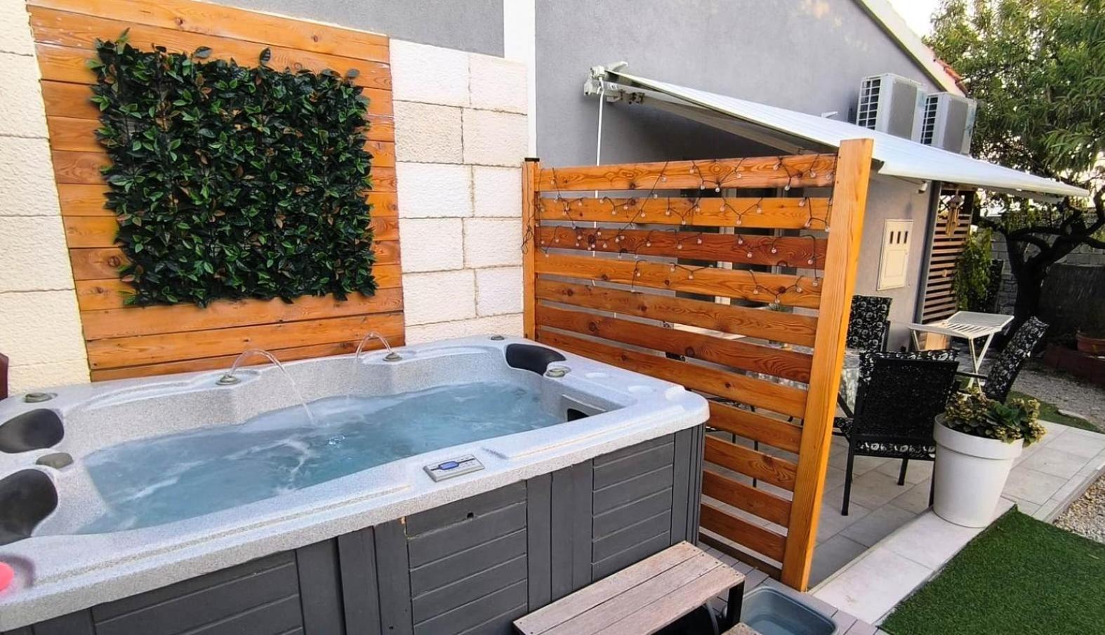 Wellness Ra- Enjoy Our Jaccuzi, Sauna, E Bike ,fitness , Waterskiing Primošten