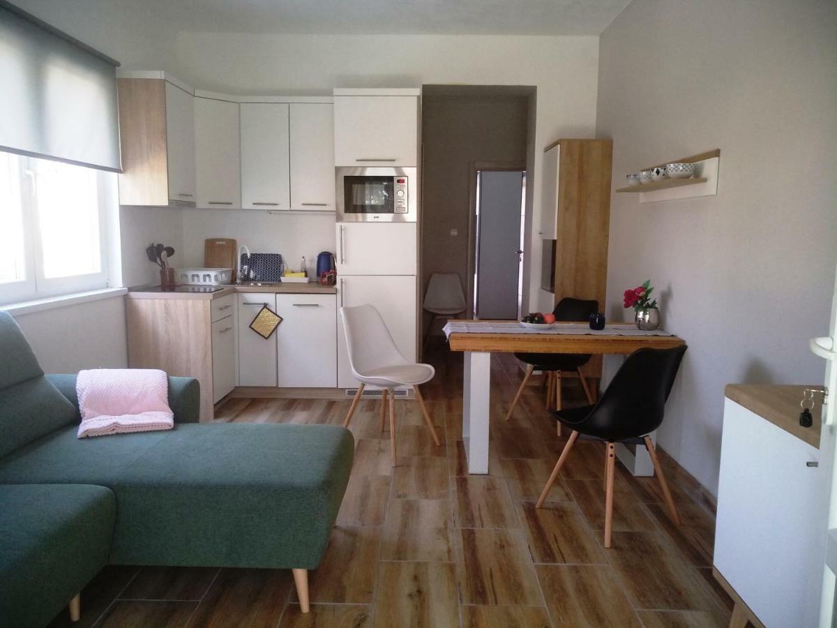 Wellness Ra- Enjoy Our Jaccuzi, Sauna, E Bike ,fitness , Waterskiing Apartment